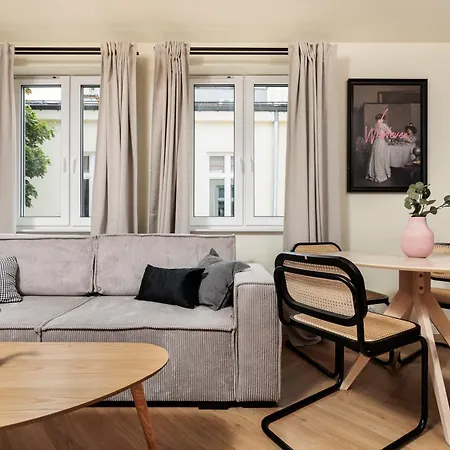 Urban Retreat - Krowoderska - By Upstairs